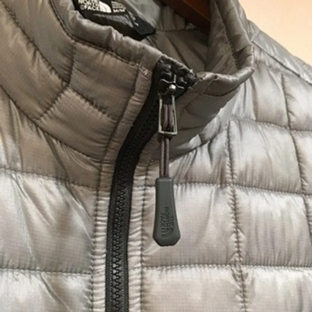 The North Face ThermoBall Puffer Vest Mens M Silver Outdoor Hiking Eco Insulated
